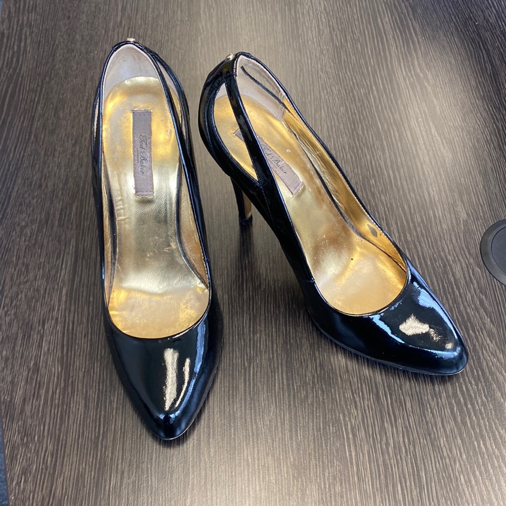 Beautiful black patent leather pumps with cut out detail, Ted Baker London sz 8
